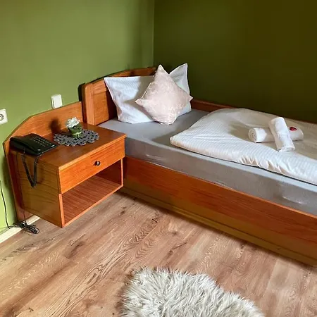 德尔布鲁德霍赫贝格酒店 招待所 4*